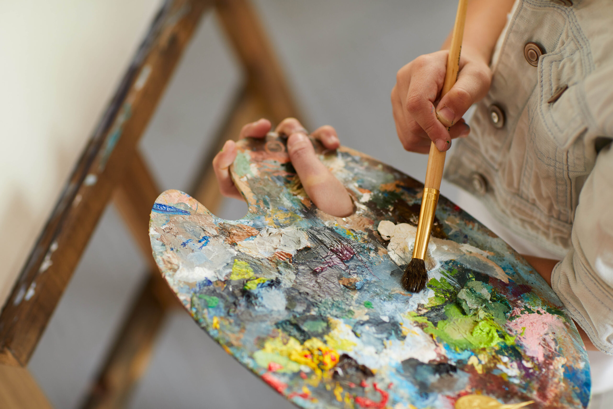Artist taking an online art class
